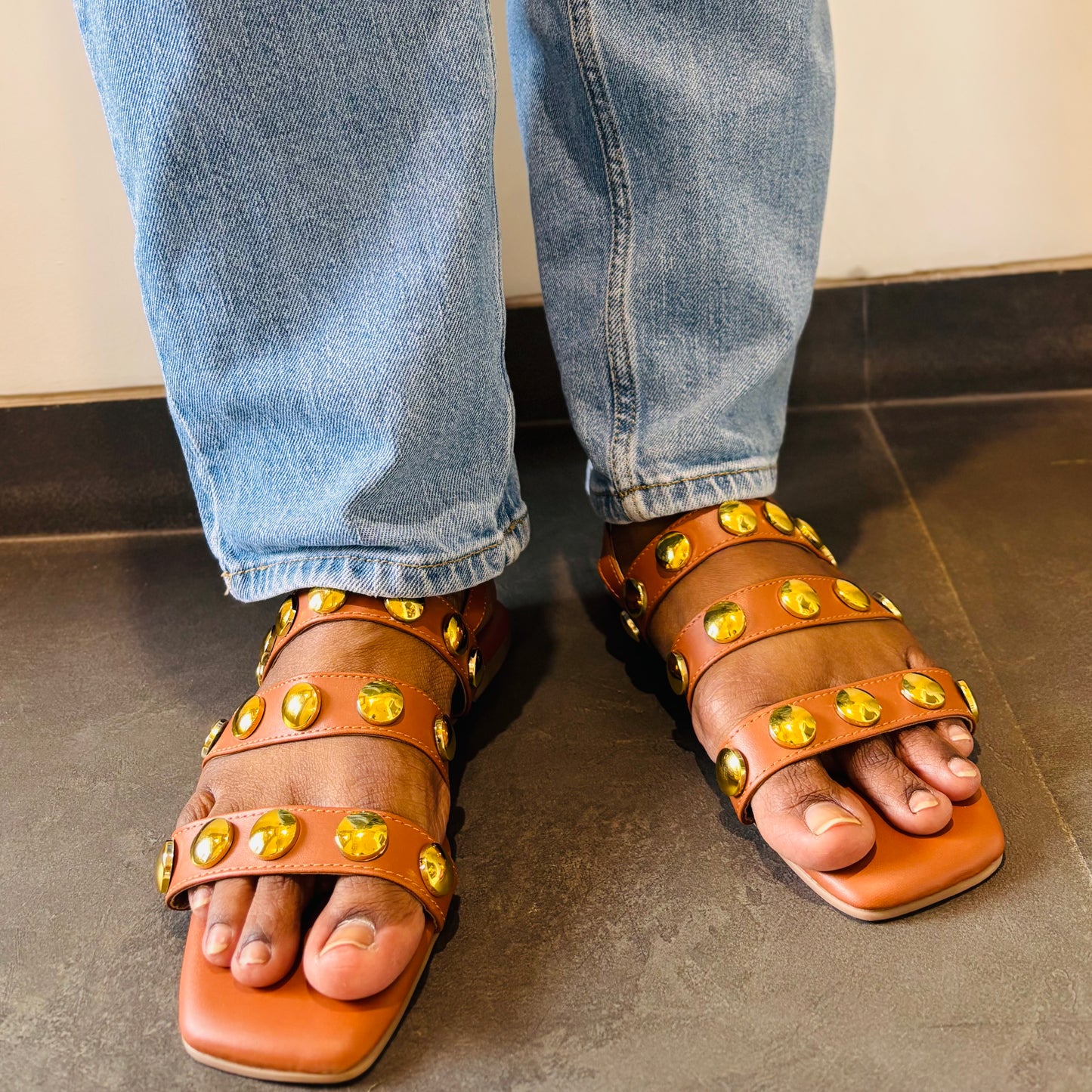 Oro Tan Sandals