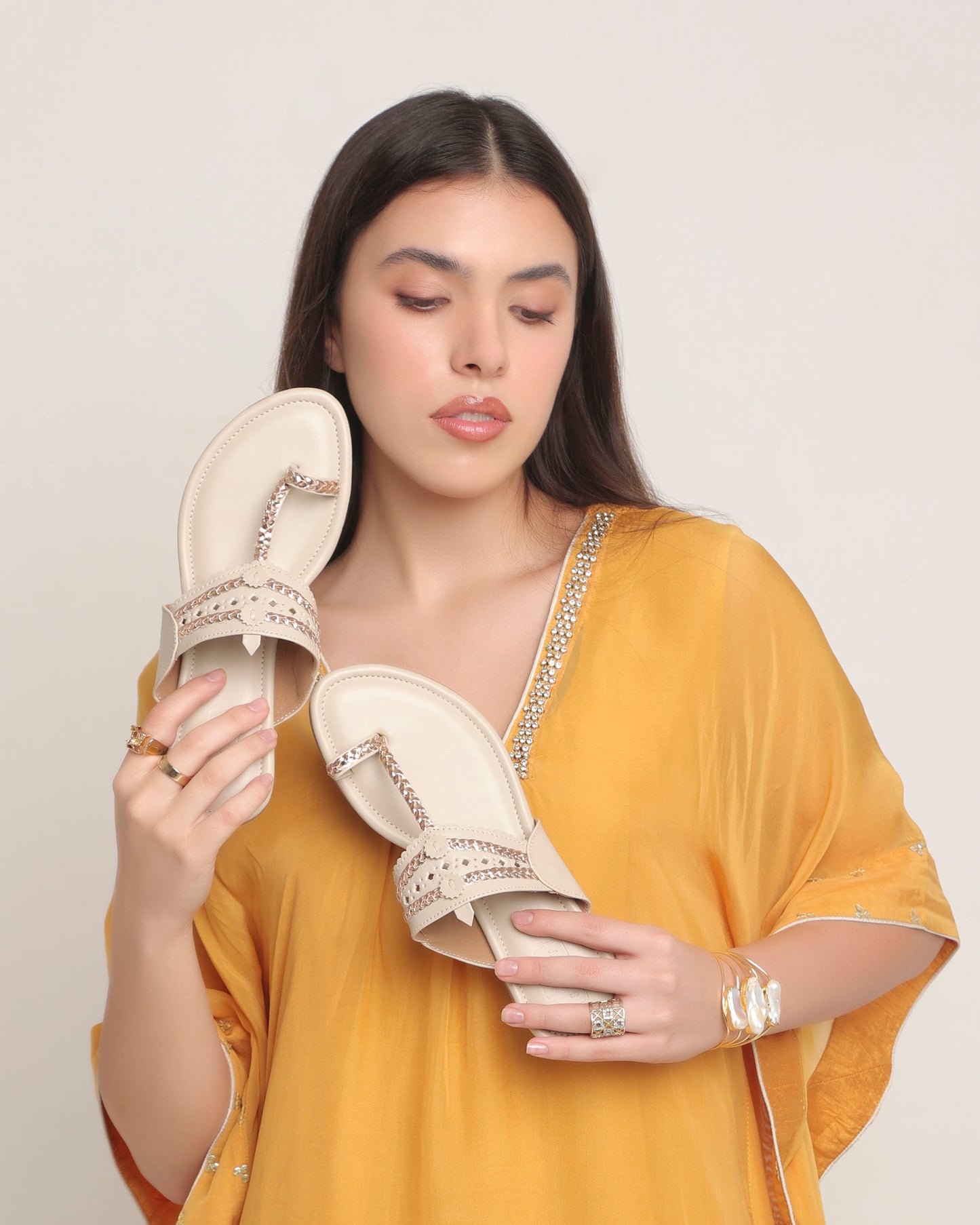 Beige And Rosegold Kolhapuri