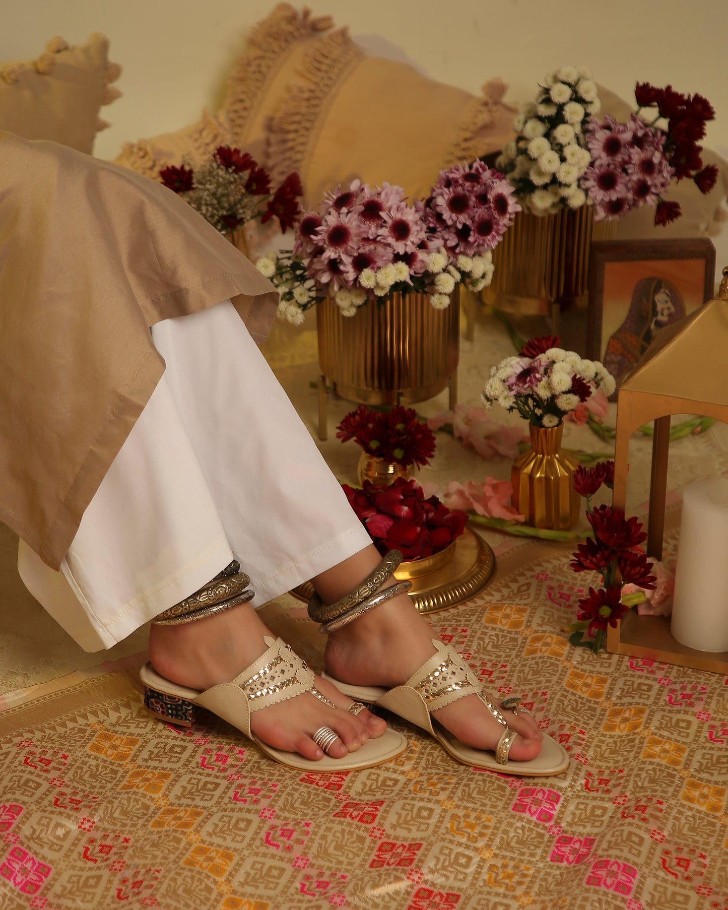 BEIGE BOX HEEL