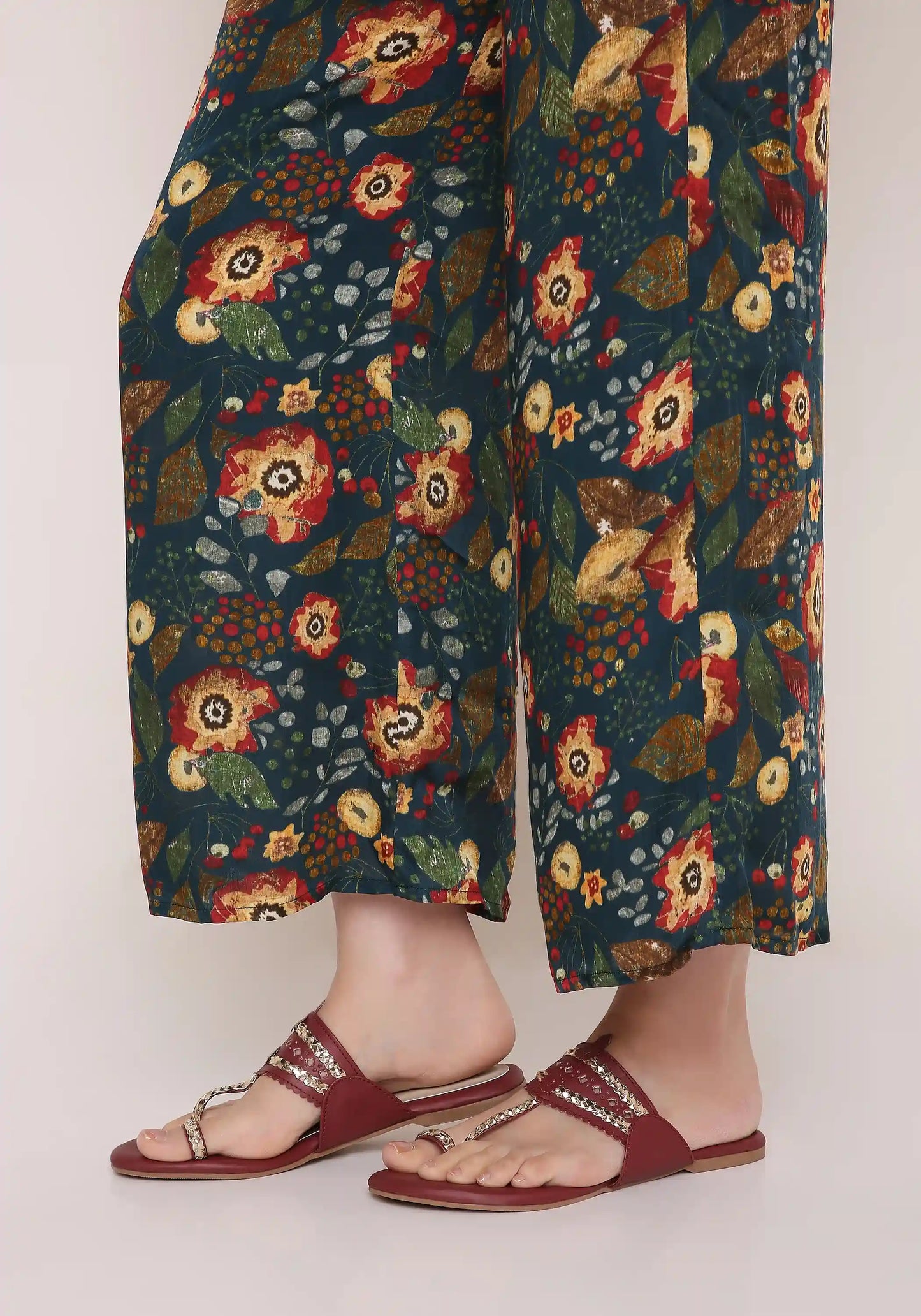 Maroon And Gold Kolhapuri
